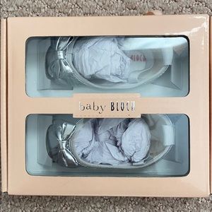 Baby BLOCH Silver Ballet Flats with Bow. NWT.